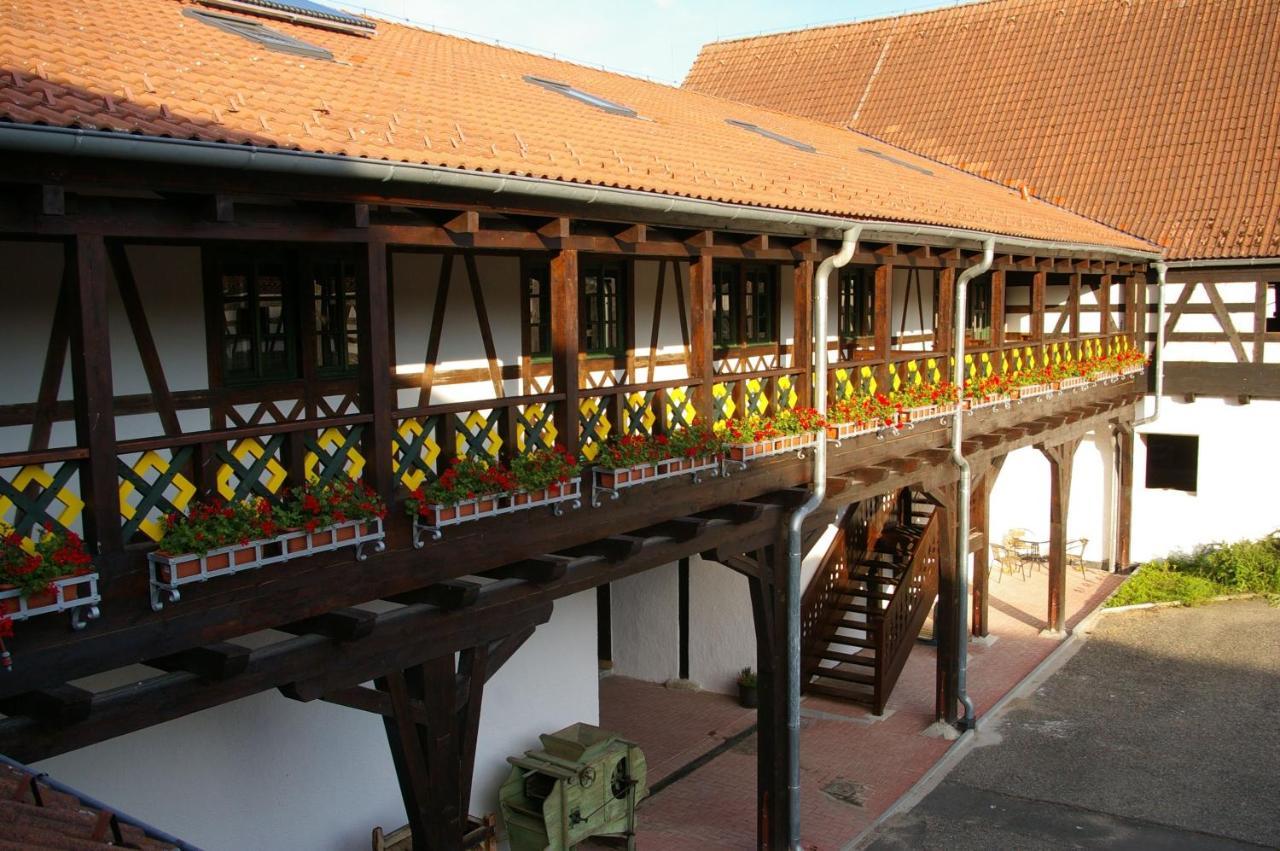 Penzion Mansky Dvur Dolni Zandov Exterior photo