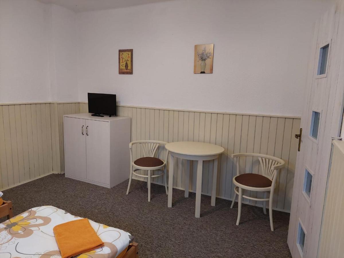 Penzion Mansky Dvur Dolni Zandov Exterior photo