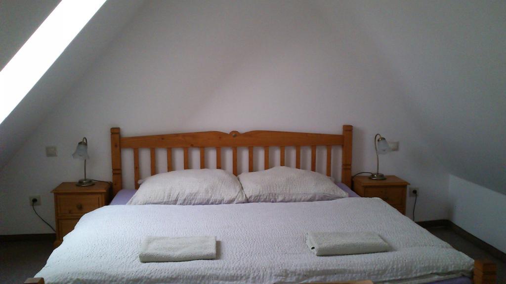 Penzion Mansky Dvur Dolni Zandov Room photo