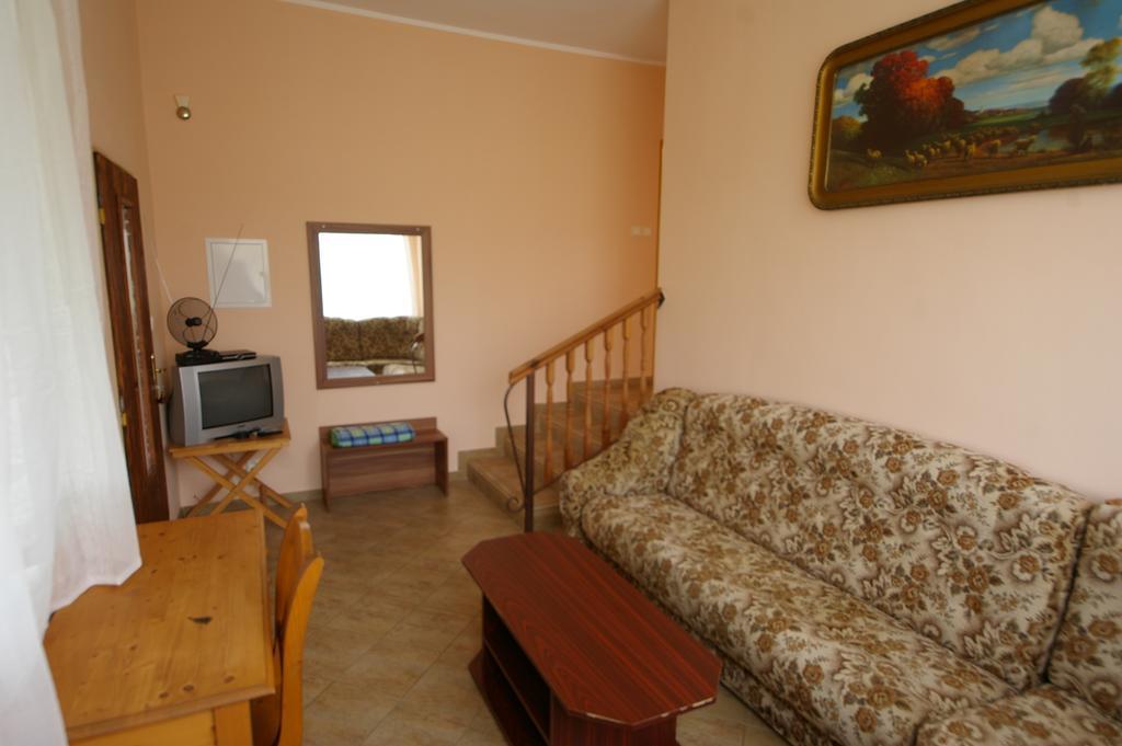 Penzion Mansky Dvur Dolni Zandov Exterior photo